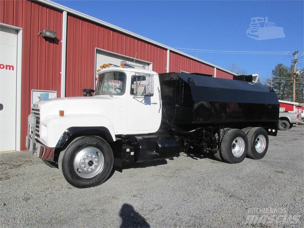 Mack R685S Tankbilar
