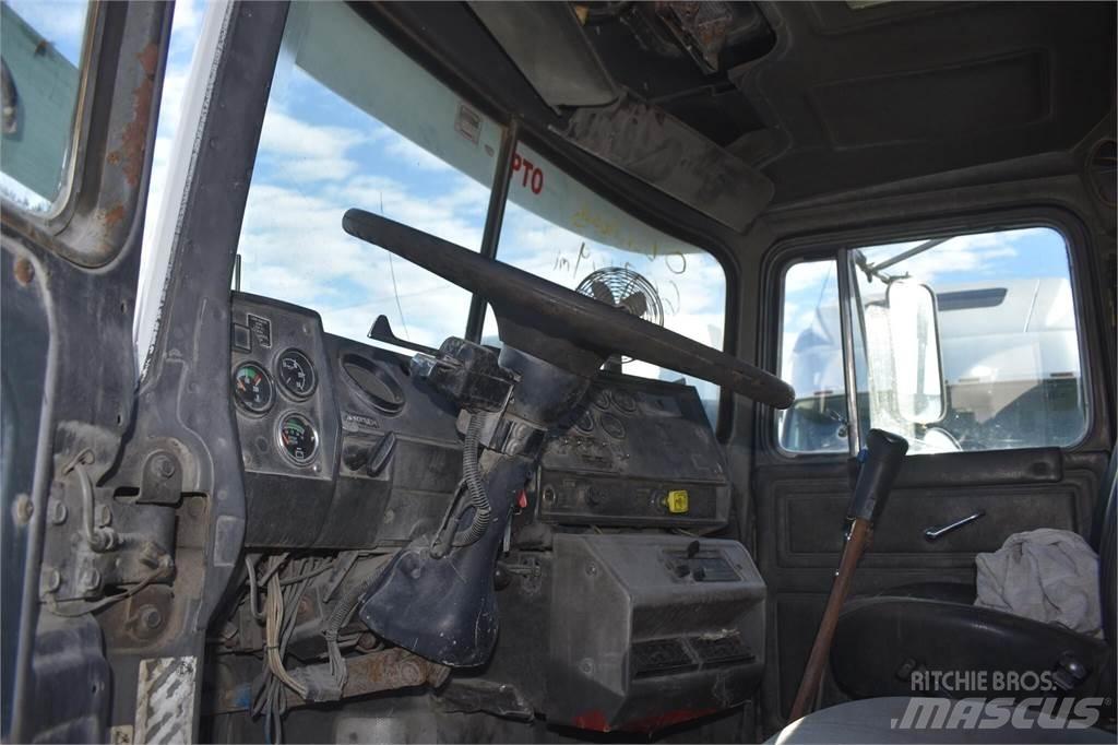 Mack RD688S Tippbilar