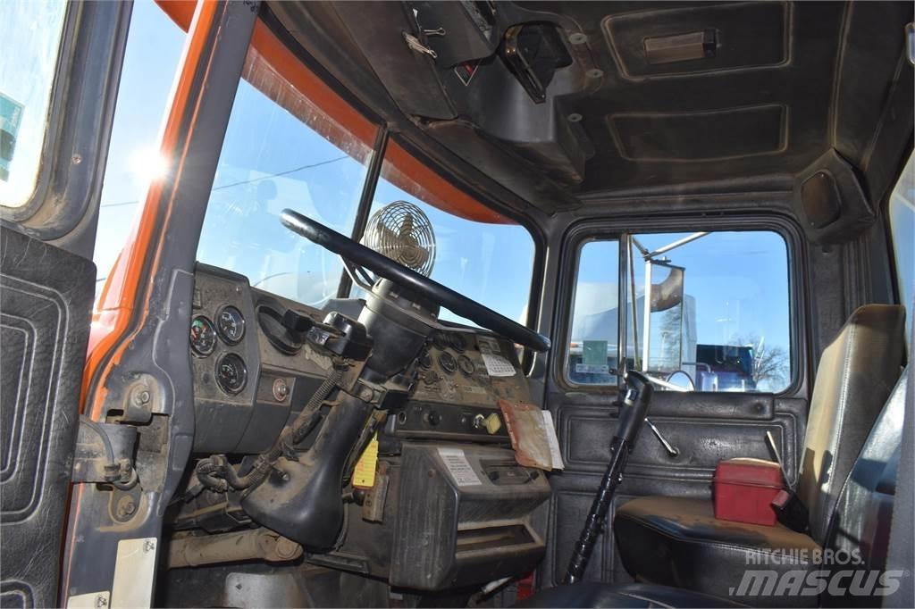 Mack RD688S Tippbilar