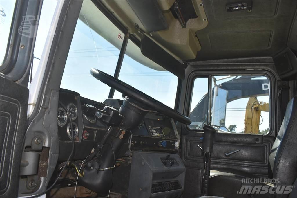 Mack RD690S Tippbilar