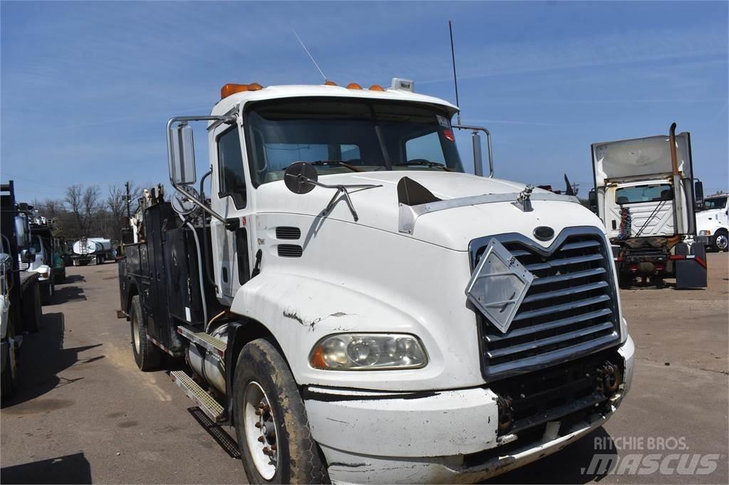Mack VISION CX612 Plogbilar