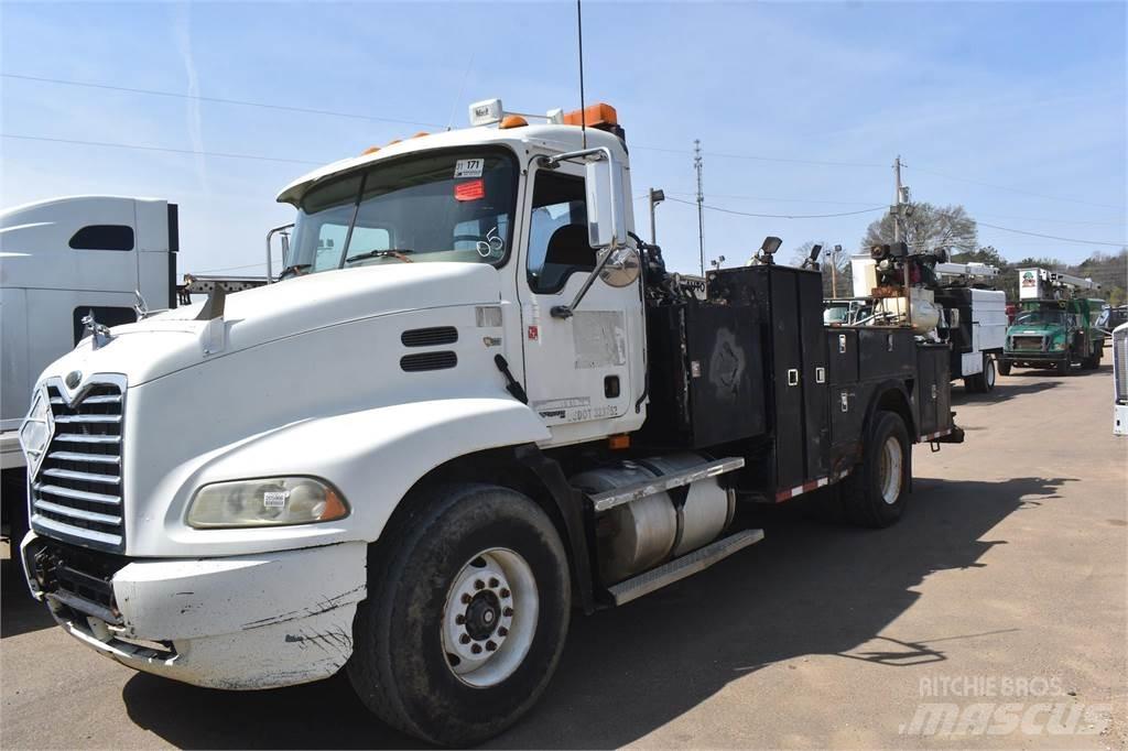 Mack VISION CX612 Plogbilar