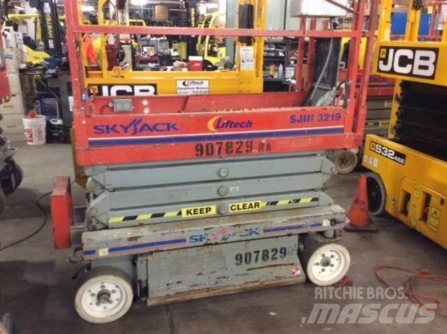 SkyJack SJIII3219 Saxliftar