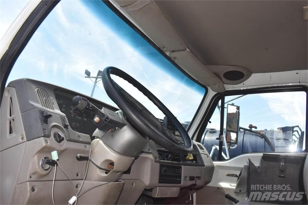 Sterling L7500 Kranbilar