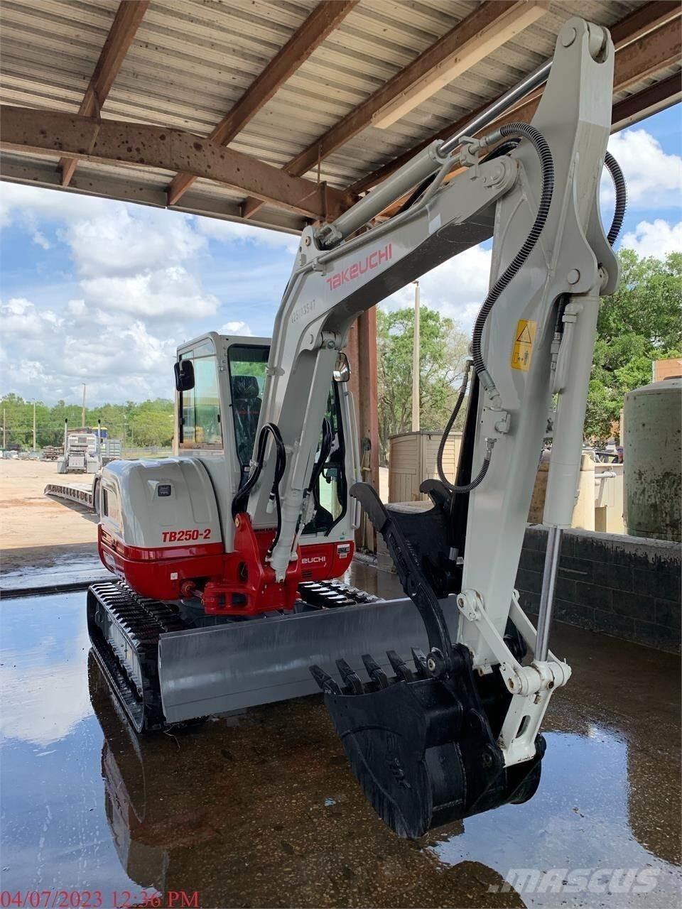Takeuchi TB250-2 Minigrävare < 7t