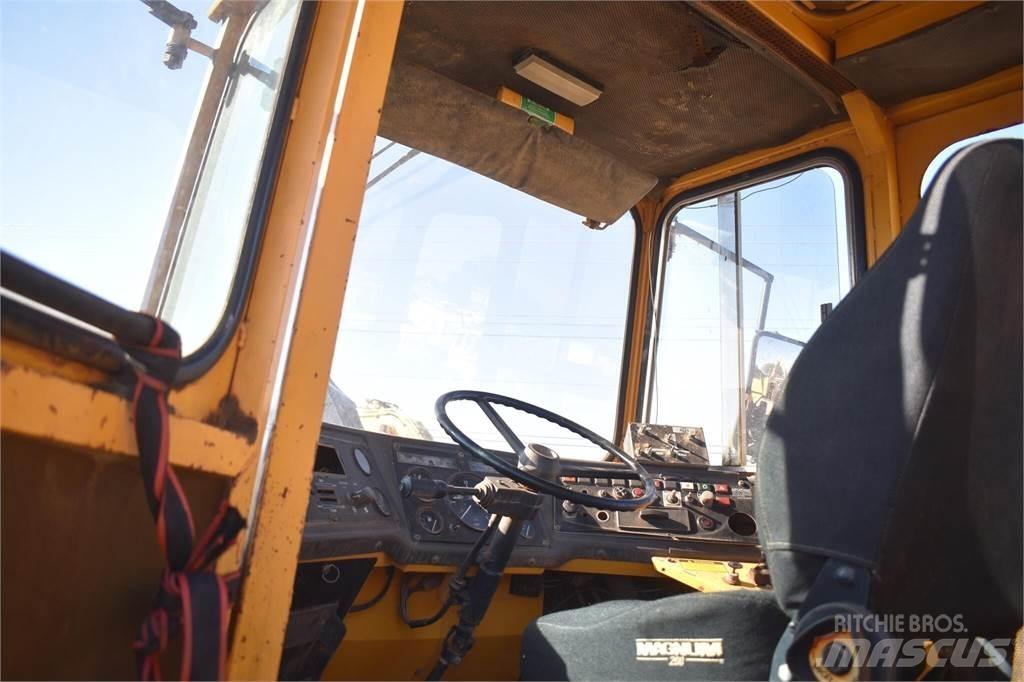 Volvo A25 Midjestyrd dumper