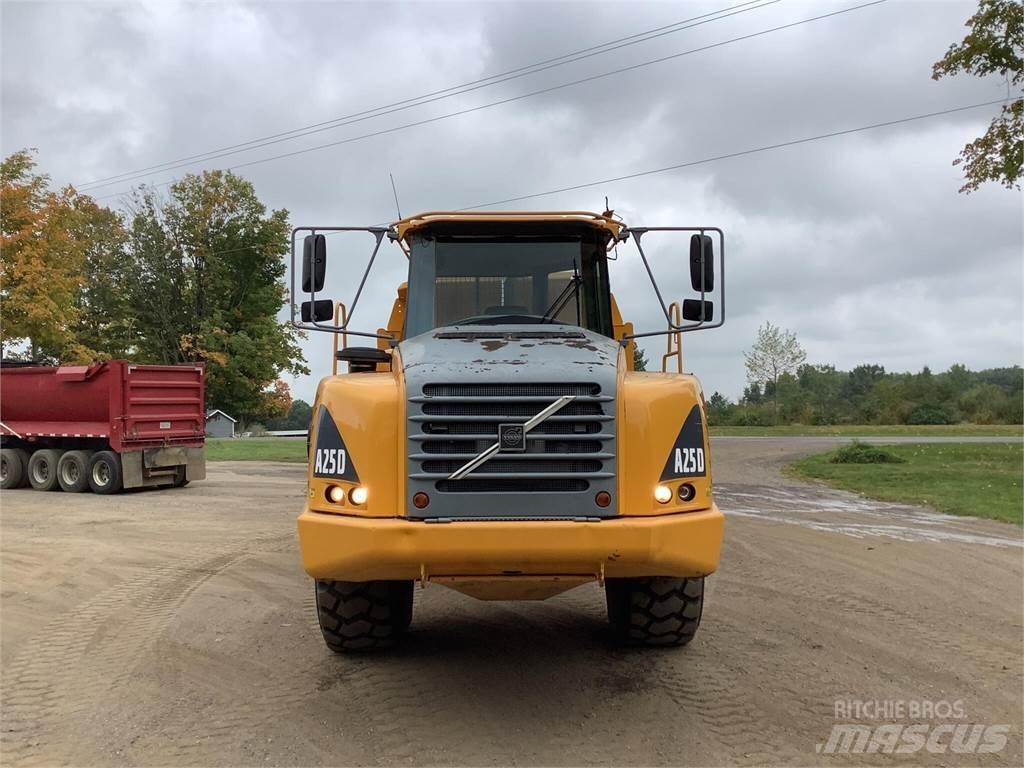 Volvo A25D Midjestyrd dumper