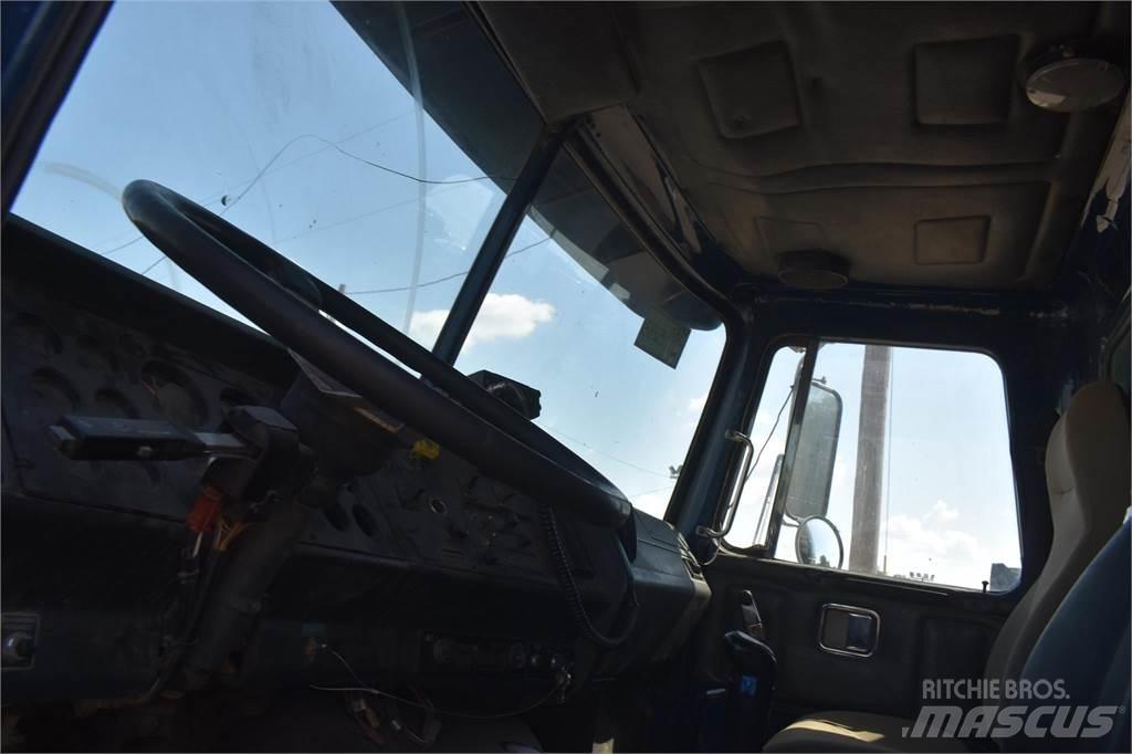 Volvo WG64T Tippbilar