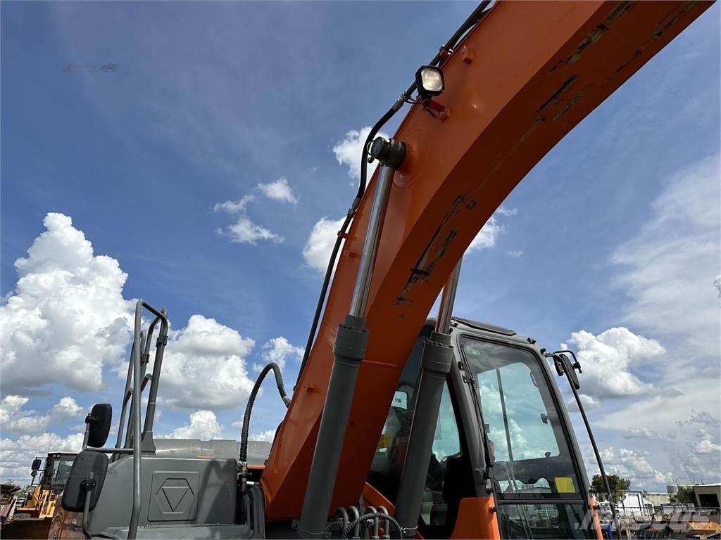XCMG XE210CU Bandgrävare