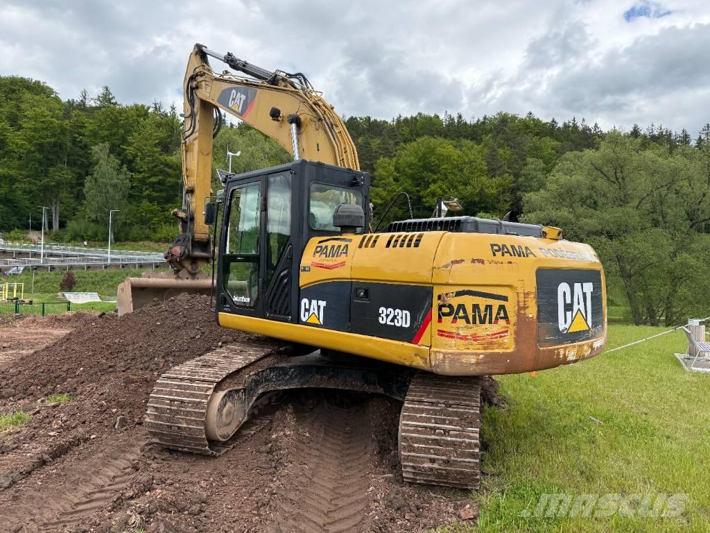 CAT 323 D L Bandgrävare