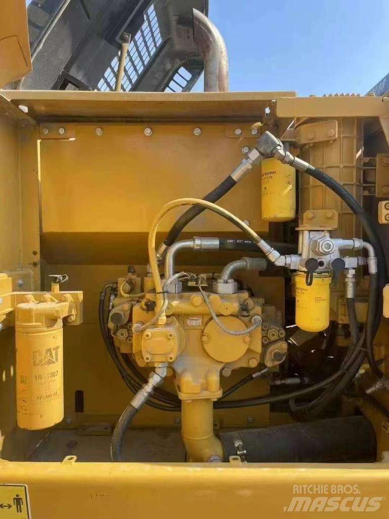 CAT 323D2 Bandgrävare