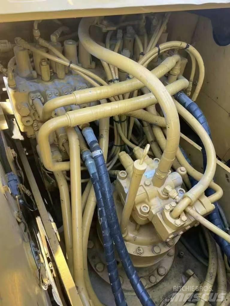 CAT 323D2 Bandgrävare