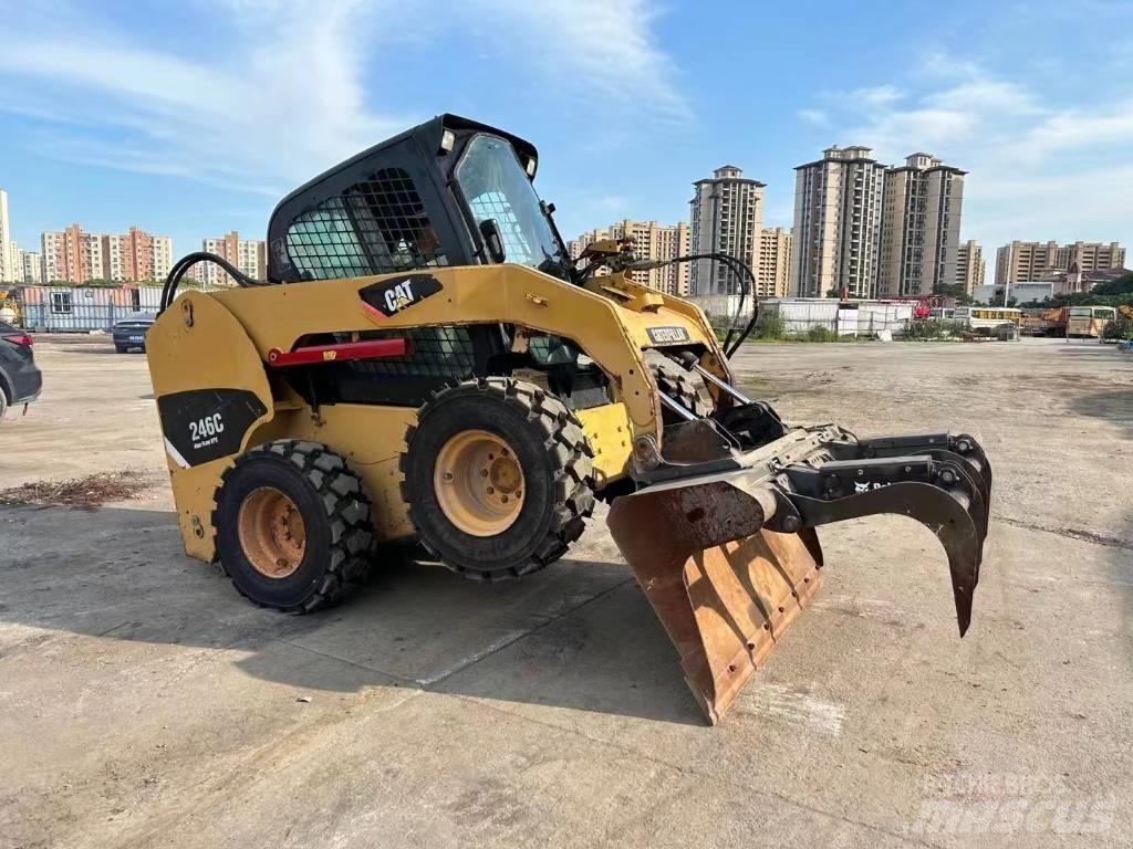 CAT 246 C Kompaktlastare
