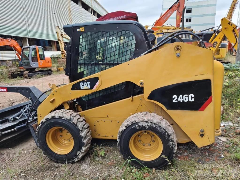 CAT 246C Kompaktlastare