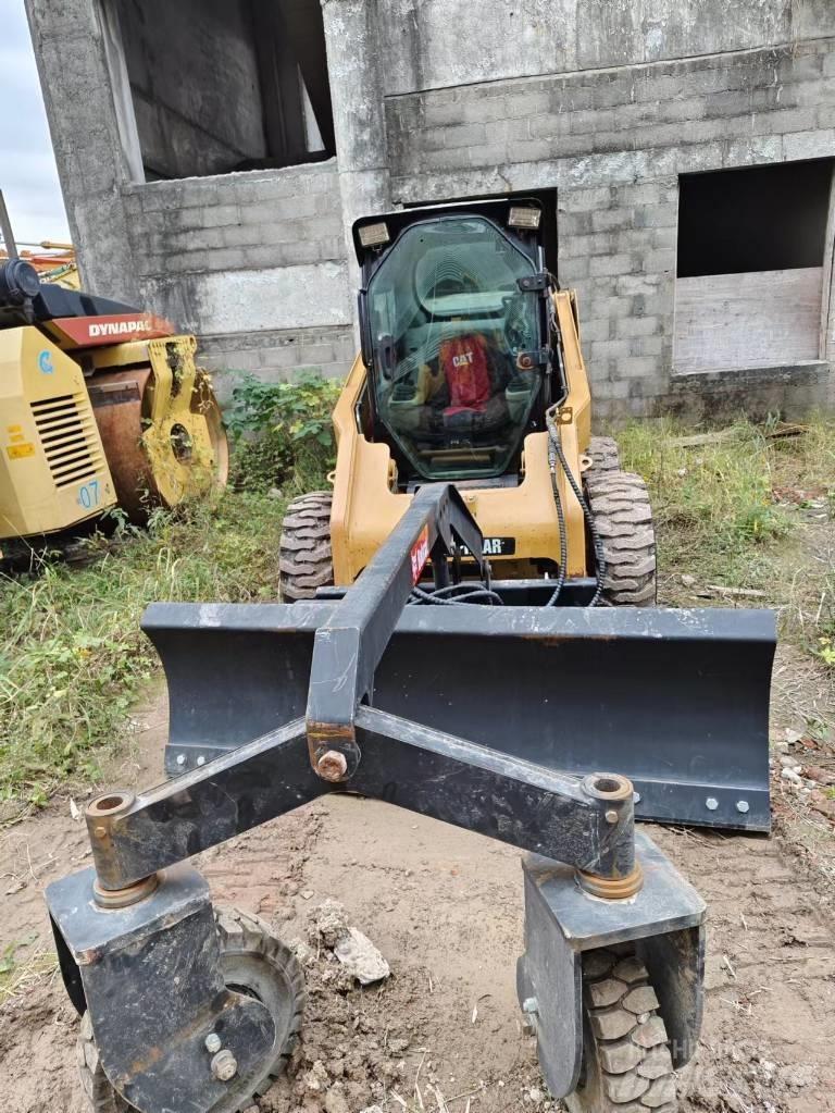 CAT 246C Kompaktlastare