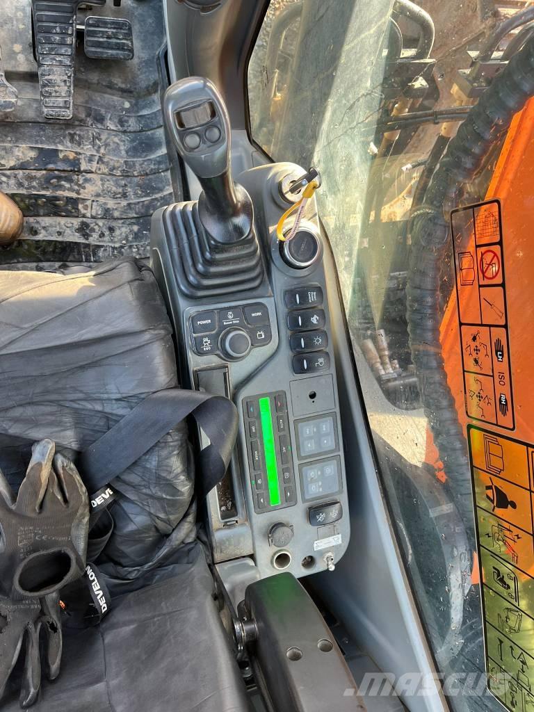 Doosan DX 225 Bandgrävare