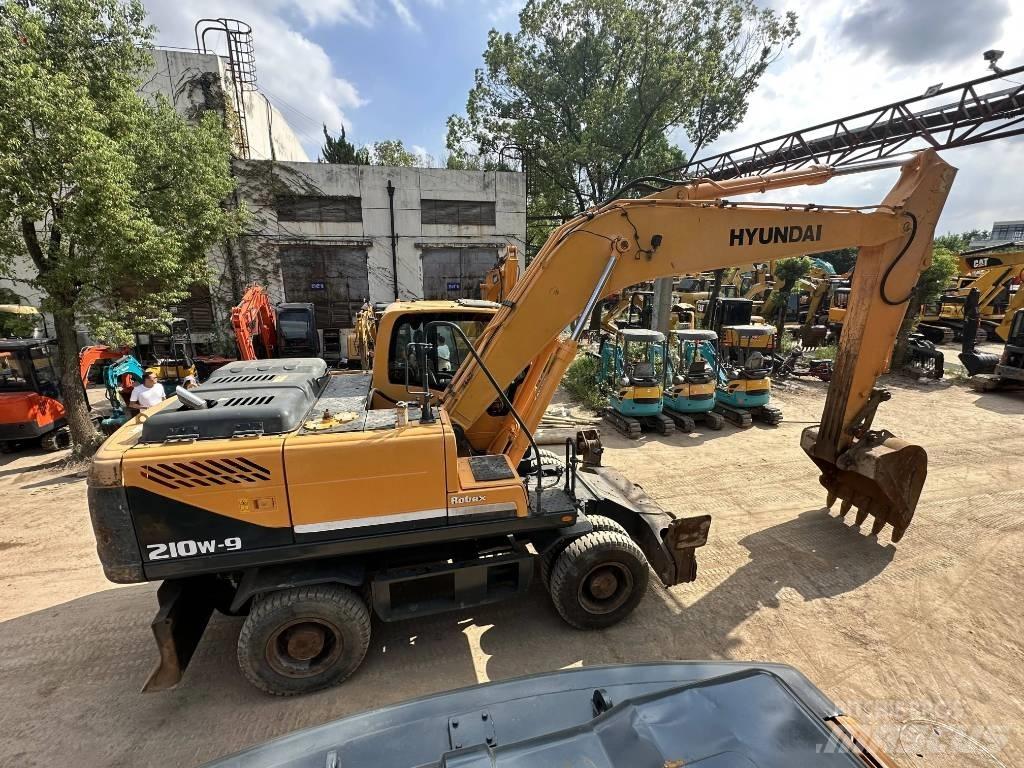Hyundai R210W-9 Hjulgrävare
