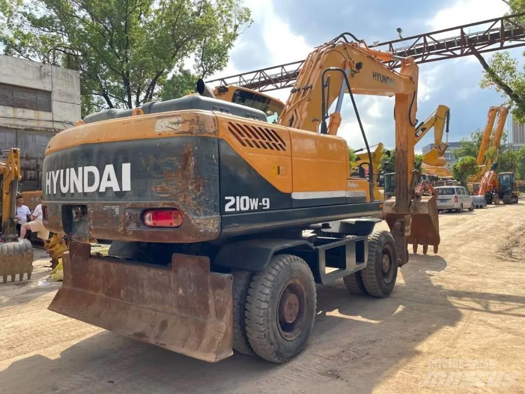 Hyundai R210W-9 Hjulgrävare