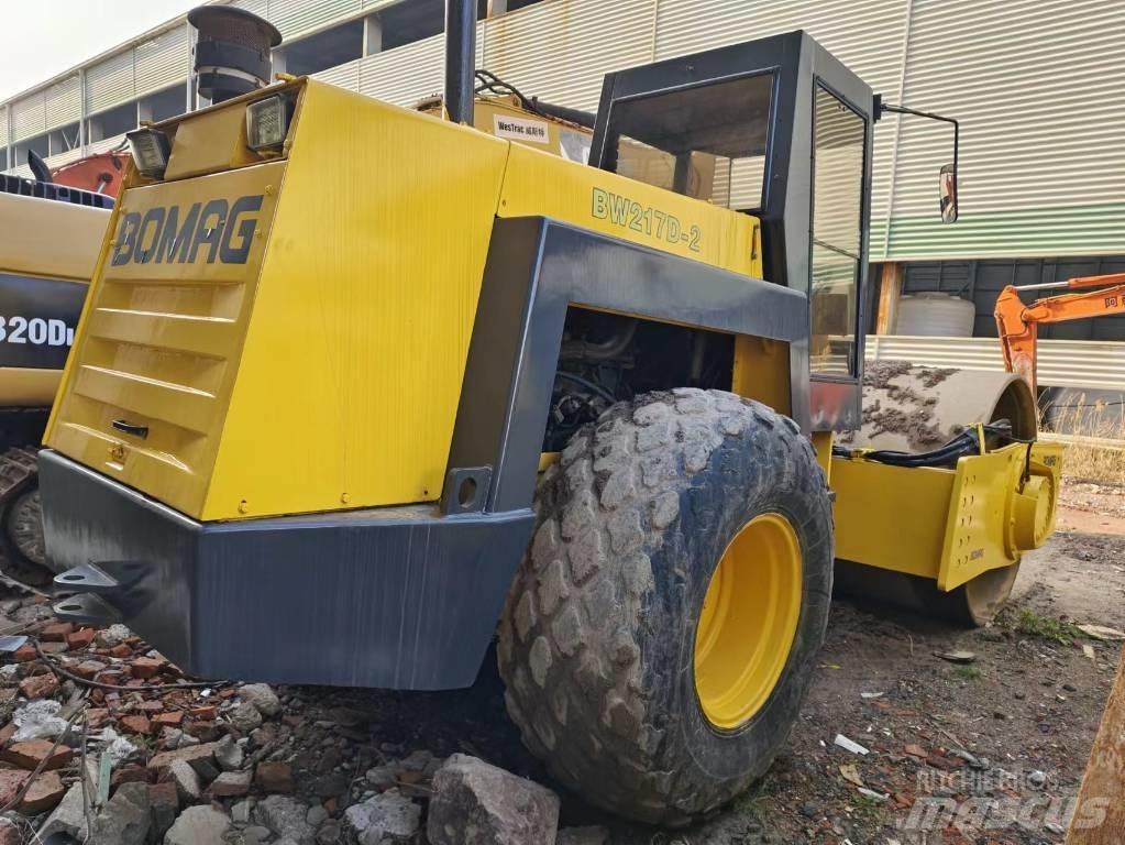 Bomag BW 217 Envalsvältar