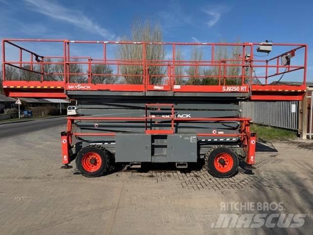 SkyJack SJ 9250 RT Saxliftar