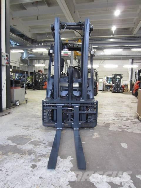 Linde E25 Elmotviktstruckar