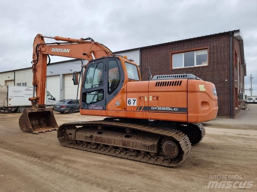 Doosan DX 225 LC Bandgrävare
