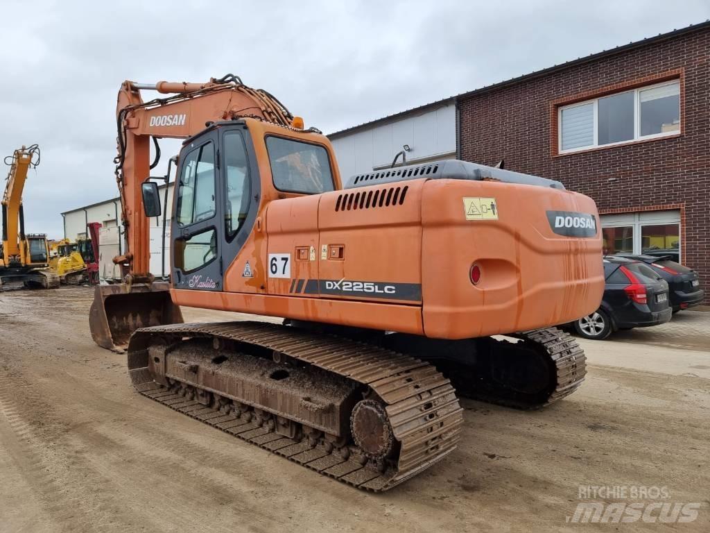 Doosan DX 225 LC Bandgrävare