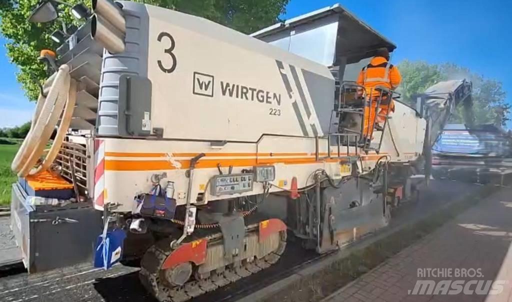 Wirtgen W 220 Asfaltskallfräsmaskiner