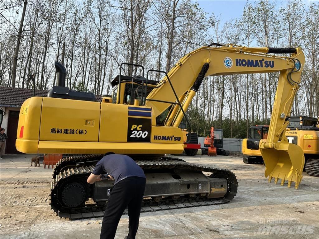 Komatsu PC200-8 Bandgrävare