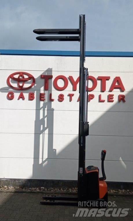 Toyota SWE120L Staplare-led