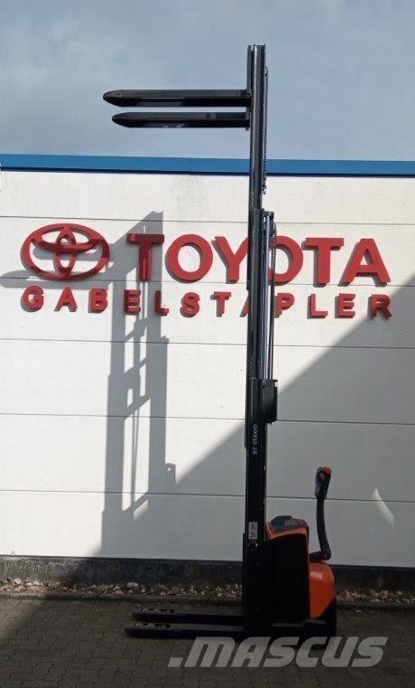 Toyota SWE120L Staplare