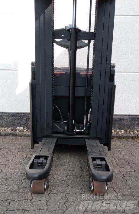Toyota SWE120L Staplare-led