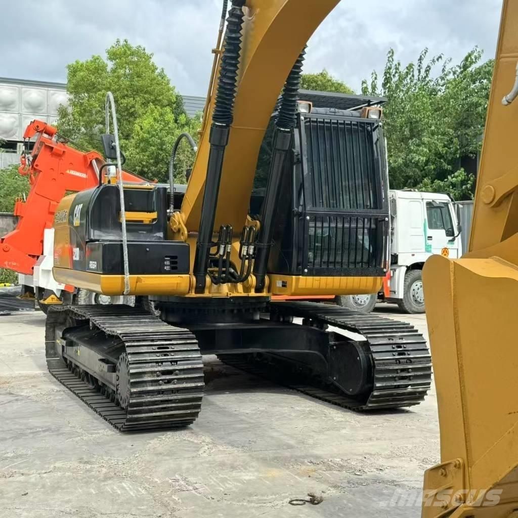 CAT 320 D L Bandgrävare