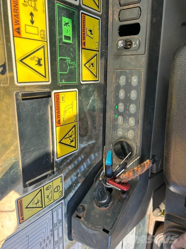 CAT 323 F L Bandgrävare