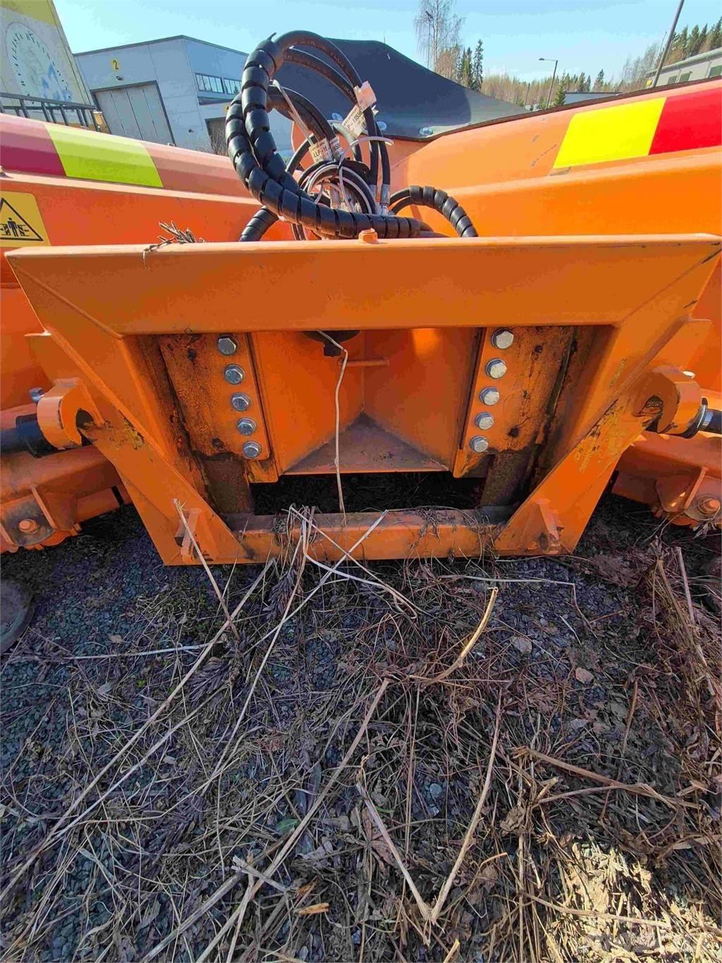 FMG nivelaura 390 Snöblad och plogar