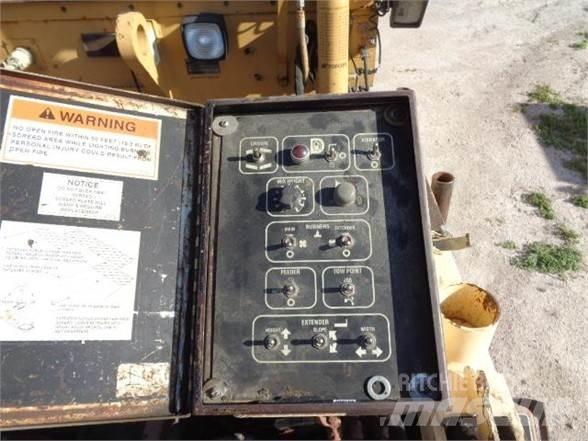 CAT AP-1000B Asfaltsläggningsmaskiner