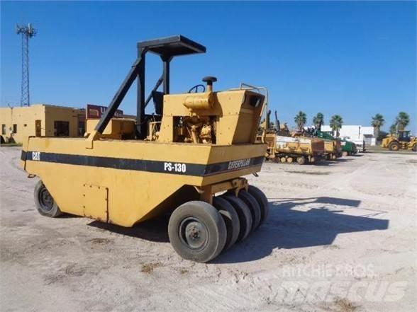CAT PS-130 Pneumatiska Hjulvältar