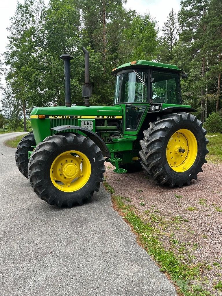 John Deere 4240 S Traktorer
