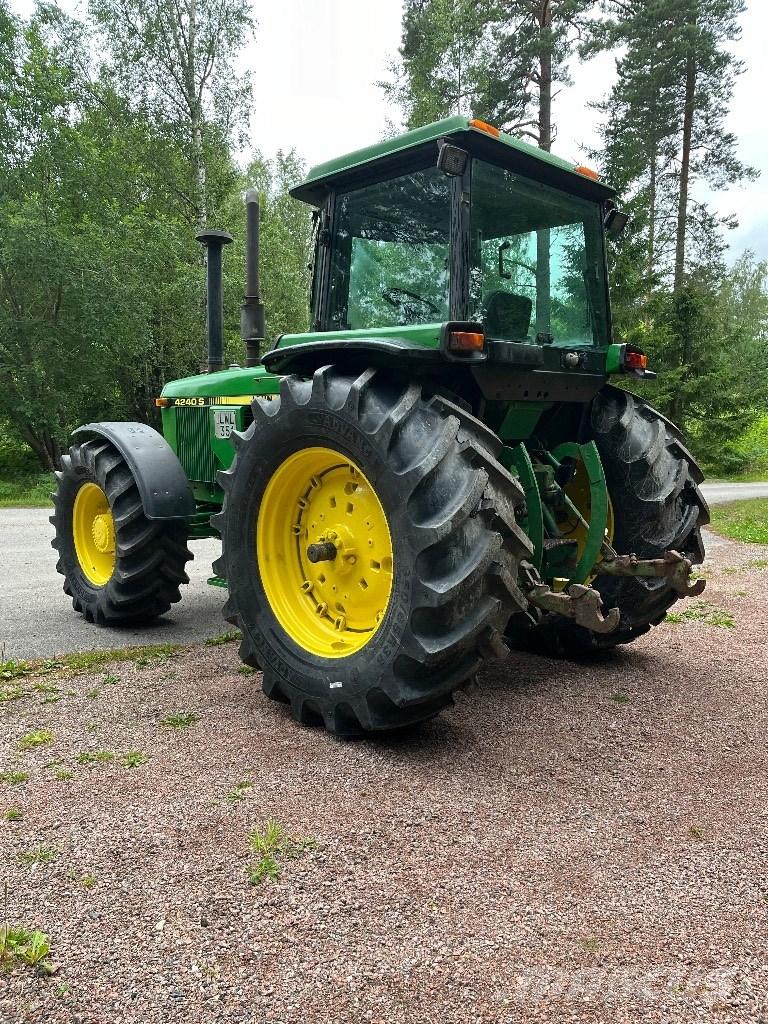 John Deere 4240 S Traktorer