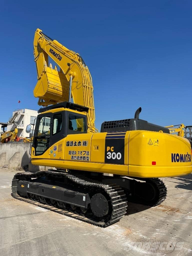 Komatsu PC 300-7 Bandgrävare