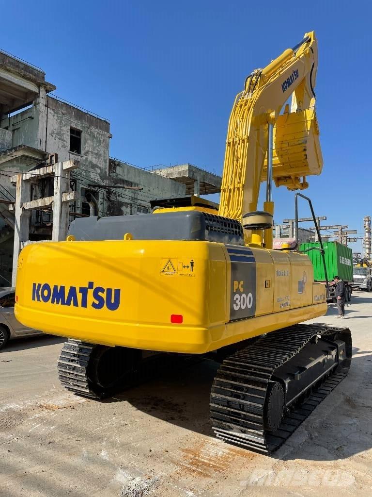 Komatsu PC 300-7 Bandgrävare