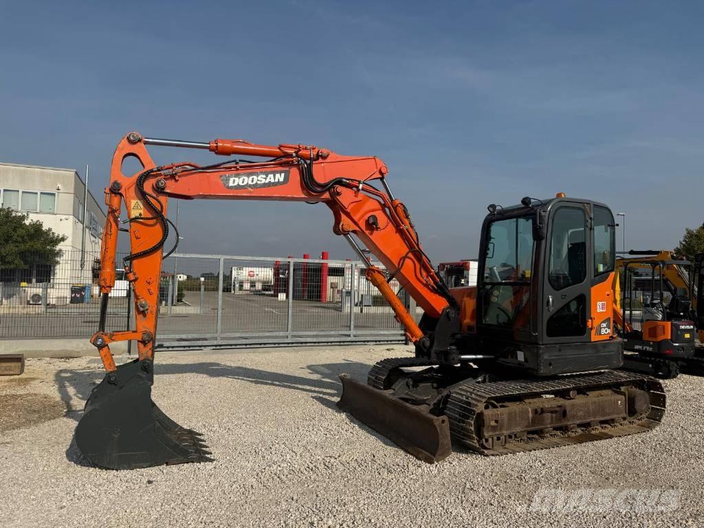Doosan DX 80 R Midigrävmaskiner 7t - 12t