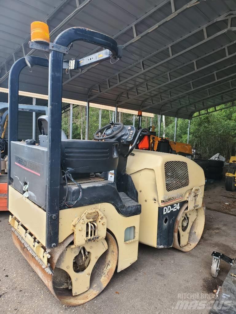 Ingersoll Rand DD 24 Tvåvalsvältar