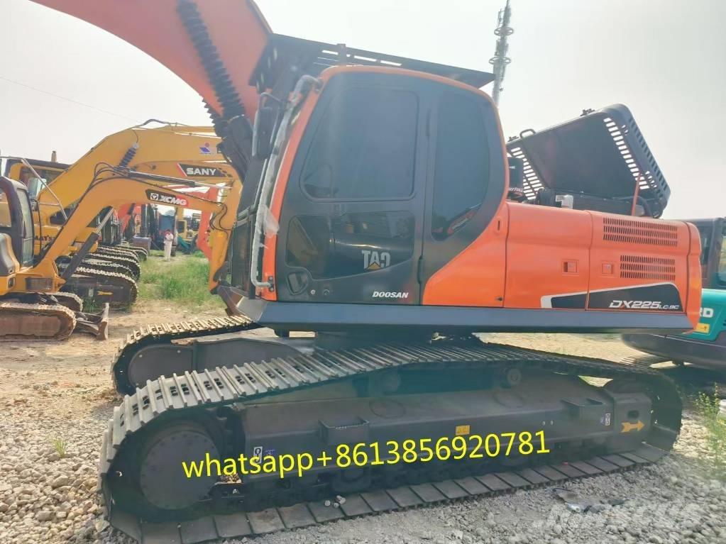 Doosan DX 225 Bandgrävare