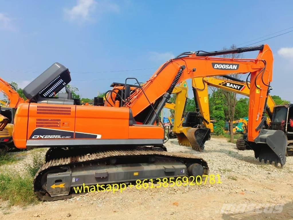 Doosan DX 225 Bandgrävare