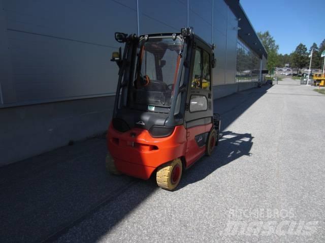 Linde E 30 Elmotviktstruckar
