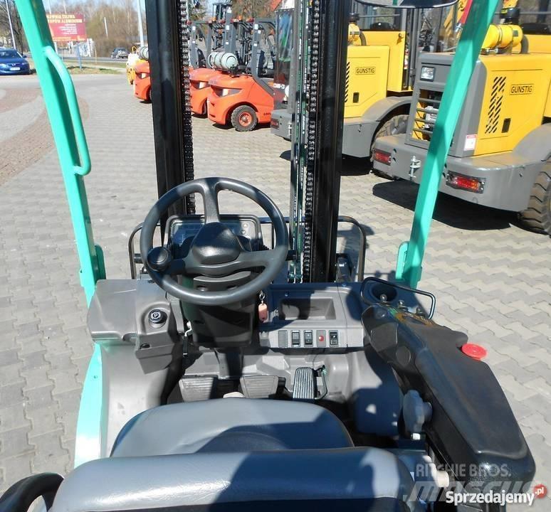 Mitsubishi FG25N Gasolmotviktstruckar