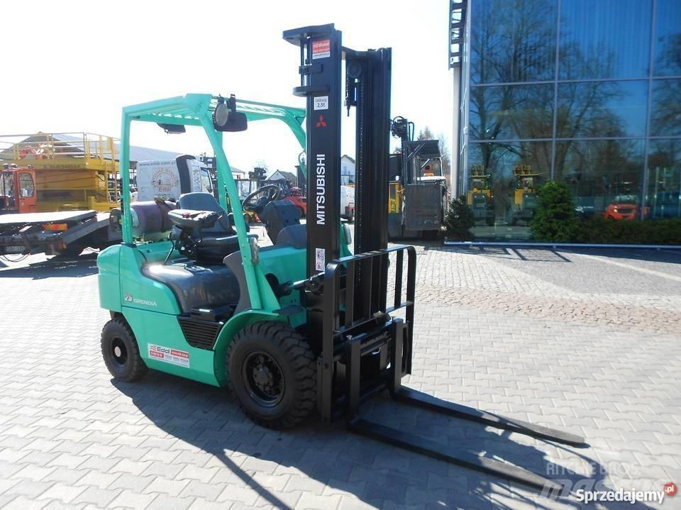 Mitsubishi FG25N Gasolmotviktstruckar