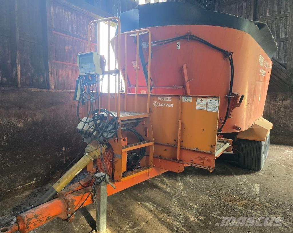 Valmetal V-Mix 700 Fullfodervagnar