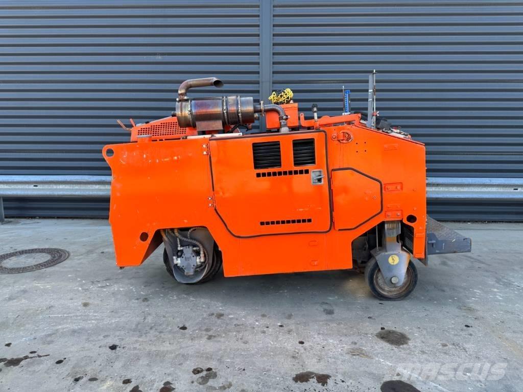 Wirtgen W 350 Asfaltskallfräsmaskiner